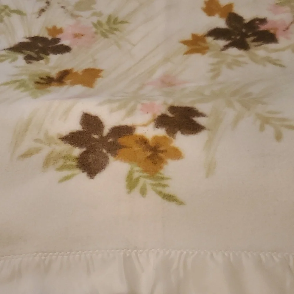 Vintage Satin Trimmed Binding Cream with Soft Floral Colored‎ 74
